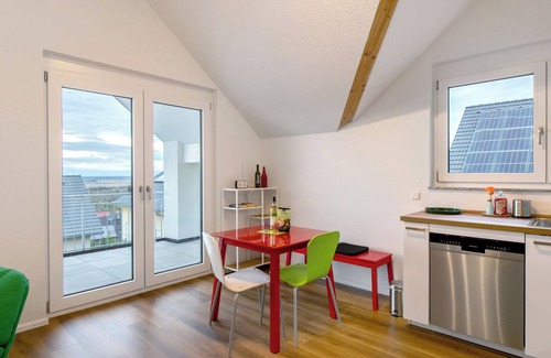 Bad Bellingen Apartamento | Apartamento 'Ferienwohnung Vogesenpanorama 2' con vistas a la montaña, terraza privada y Wi-Fi
