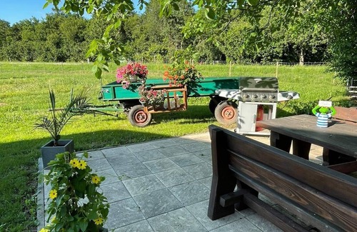 Steinbach Apartamento | Apartamento 'Ferienwohnung Reblandblick' con vistas a la montaña, balcón y Wi-Fi