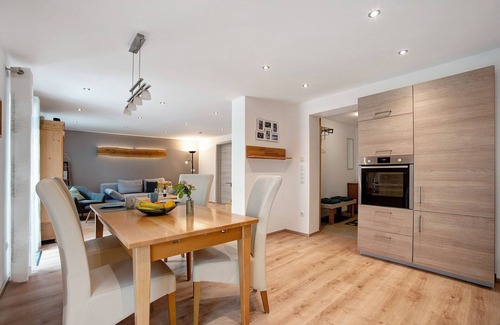 Altusried Apartamento | Apartamento 'Ferienwohnung Birke' con vistas a la montaña, terraza privada y Wi-Fi