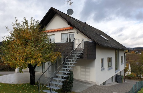 Attendorn Apartamento | Apartamento 'Ferienwohnung' con jardín privado, balcón y Wi-Fi