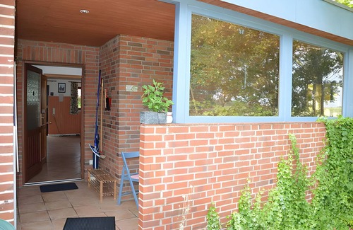 Marienkoog Apartamento | Apartamento 'Ferienwohnung Achterndiek' con terraza privada, jardín privado y Wi-Fi