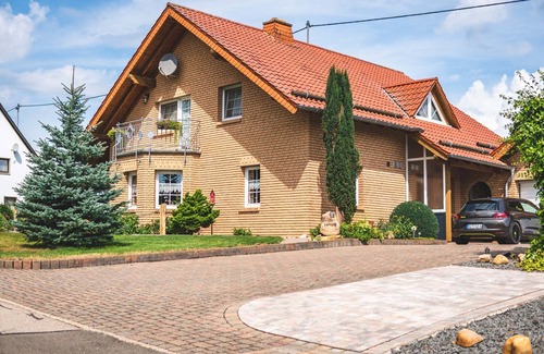 Gransdorf Apartamento | Apartamento 'Ferienwohnung Haus Biggi' con terraza privada, jardín privado y Wi-Fi