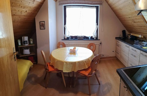 Oberkirch Apartamento | Apartamento 'Ferienwohnung Susi' con vistas a la montaña, balcón y Wi-Fi