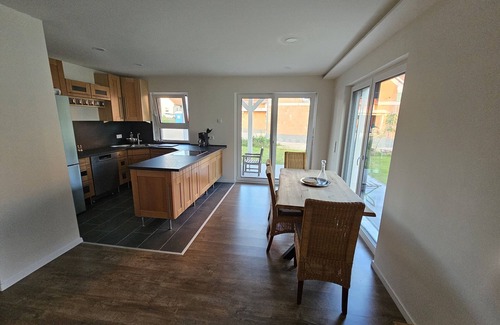 Solnhofen Apartamento | Apartamento 'Ferienwohnung Auszeit' con terraza privada, jardín privado y Wi-Fi