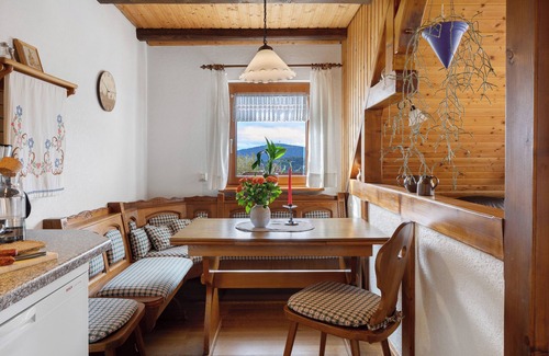 Breitnau Apartamento | Apartamento 'Ferienwohnung Abendrot' con vistas a la montaña, jardín compartido y Wi-Fi