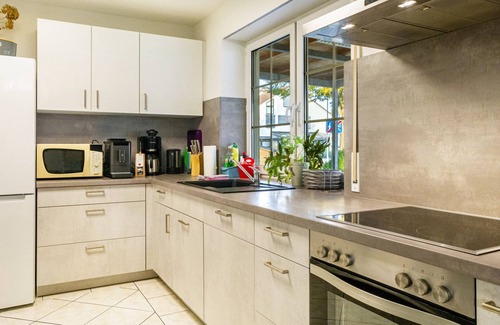 Munzingen Apartamento | Apartamento 'Ferienwohnung Arenda' con terraza privada, jardín compartido y Wi-Fi