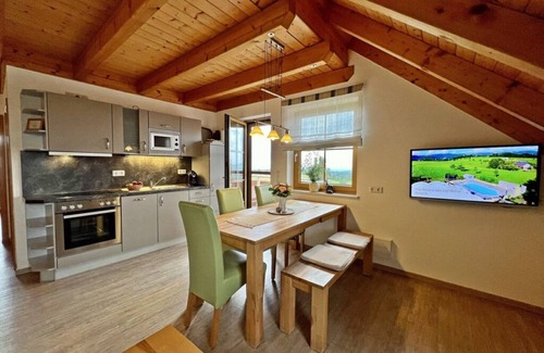 Freiamt Apartamento | Apartamento 'Ferienwohnung Rosmarin' con vistas a la montaña, piscina compartida y Wi-Fi