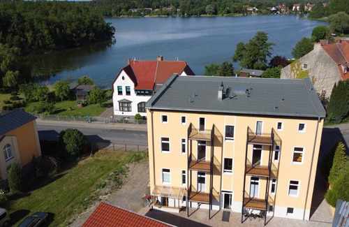 Lychen Apartamento | Apartamento 'Ferienwohnung Eg Links - Lychen' con vistas al lago, terraza compartida y Wi-Fi