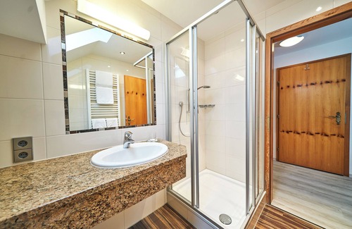Heiligenberg Apartamento | Apartment 'Fewo 3' with Shared Terrace and Wi-Fi