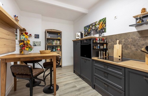Dessau-Rosslau Apartamento | Apartamento 'Fewo Am Georgengarten - Wohnung 2' con terraza compartida y Wi-Fi