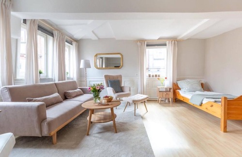 Schlitz Apartamento | Apartamento 'Fewo Am Marktplatz In Schlitz' con terraza compartida y Wi-Fi