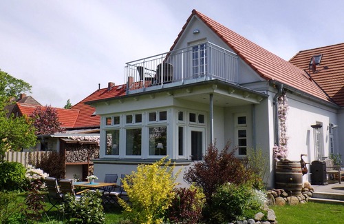 Ostseebad Wustrow Apartamento | Apartment "Fiete"- Alte Büdnerei- in a quiet location with a beautiful garden near the beach