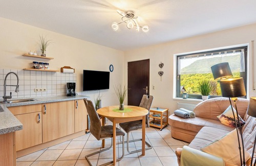 Heringhausen Apartamento | Apartamento 'Fischer' con vistas a la montaña, terraza privada y Wi-Fi