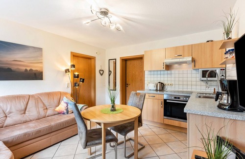 Heringhausen Apartamento | Apartamento 'Fischer' con vistas a la montaña, terraza privada y Wi-Fi