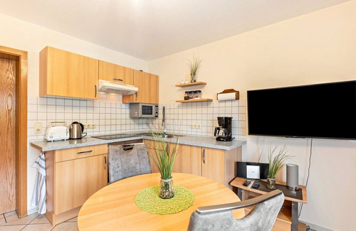 Heringhausen Apartamento | Apartamento 'Fischer' con vistas a la montaña, terraza privada y Wi-Fi
