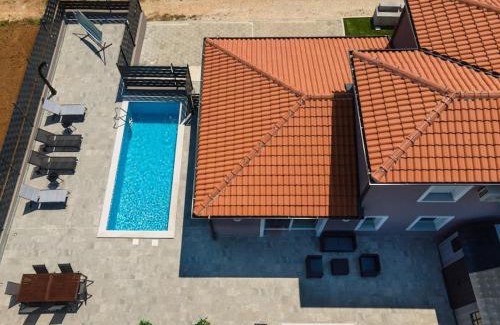 Funtana Apartamento | Apartment Flego with private swimming pool and big outside space