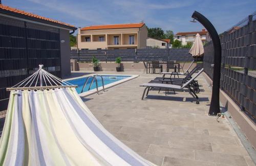 Funtana Apartamento | Apartment Flego with private swimming pool and big outside space