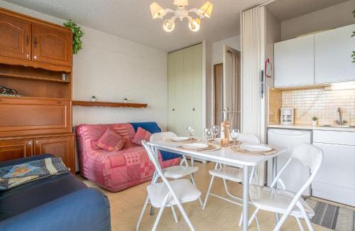 La Petite Motte Apartamento | Apartment Fleurie I by Interhome