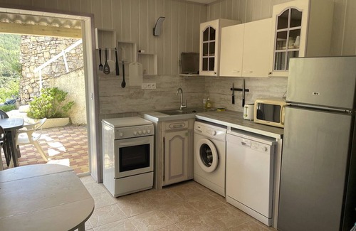 Esparron-de-Verdon Apartamento | Apartamento para 5 pers, acceso privado al lago, piscina