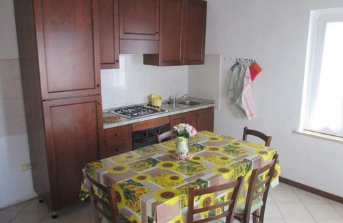 Massignano Apartamento | Apartamento para 4 personas, a 4 km del mar, ideal para parejas y familias.