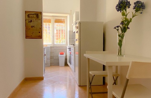 Quartiere XXII Collatino Apartamento | Apartment for 4 in via Tiburtina, Wi-Fi, A / C
