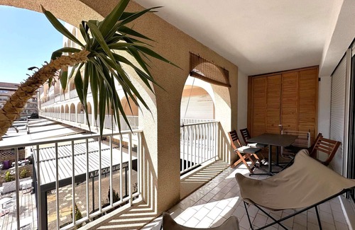 Toulon - Hyeres Apartamento | Apartment for 4 people facing the harbor in Hyères