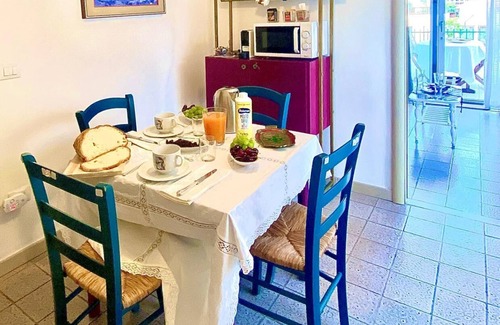 Lido Apartamento | Apartamento para 4 personas frente a la playa con terraza con vistas al mar.