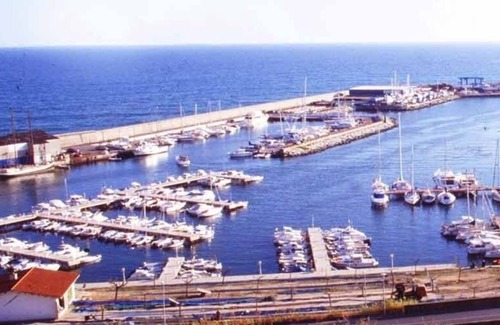 Arenys de Mar Apartamento | Apartamento para 8 personas a 2 minutos a pie de la playa y la estacion de tren en arenys de mar