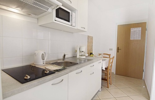 Valica Apartamento | Apartment for couples in the house with pool Valica