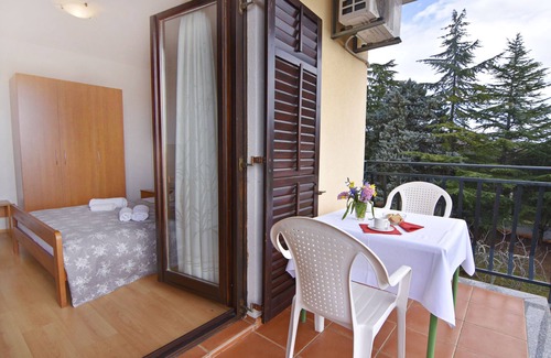Valica Apartamento | Apartment for couples in the house with pool Valica