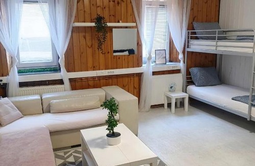 Bezigrad District Apartamento | Apartment for Four People Nina