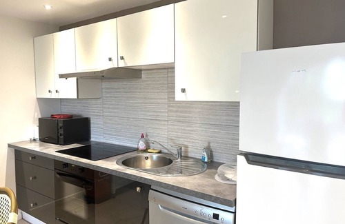 La Garde-Freinet Apartamento | Apartment for 4 people with garden and pool, located in the heart of the Massif des Maures