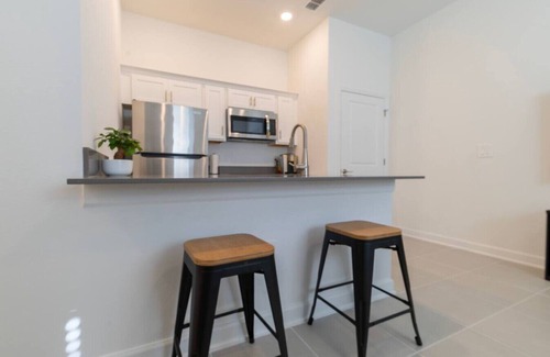 Winter Garden Apartamento | Apartment for travel workers/desk & full kitchen
