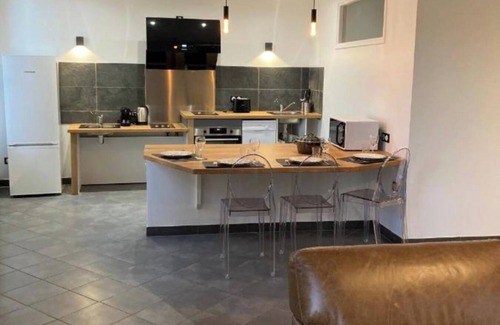 Charleville-Mezieres Apartamento | Apartment 'A L'Aube D'Arthur' with Wi-Fi and Air Conditioning