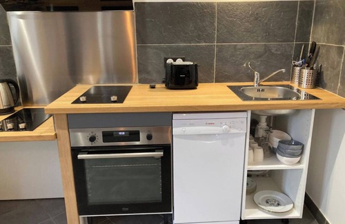 Charleville-Mezieres Apartamento | Apartment 'A L'Aube D'Arthur' with Wi-Fi and Air Conditioning