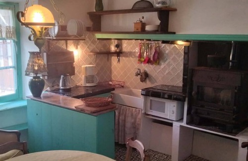 La Salvetat-sur-Agout Apartamento | Apartment in the Center of La Salvetat-sur-Agout with Balcony and Mountain View