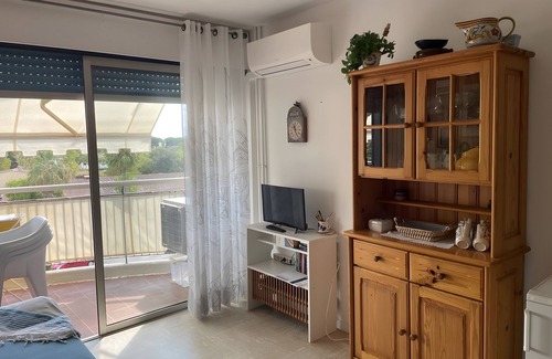 La Napoule Apartamento | Apartment 'Pretty Flat in The Sun' with Mountain View, Shared Pool and Air Conditioning