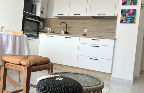 Saint-Hilaire-de-Riez Apartamento | Apartment with sea view, beach access and natural swimming pool nearby