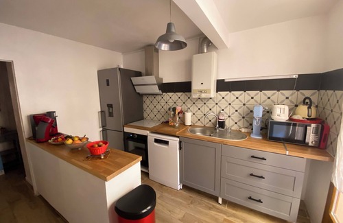 Saint-Mandrier-sur-Mer Apartamento | Apartamento de 55m2, playa a 80m y pinar, terraza, 1 habitación, cocina independiente.