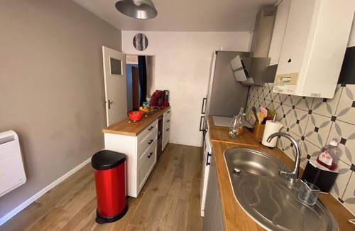 Saint-Mandrier-sur-Mer Apartamento | Apartamento de 55m2, playa a 80m y pinar, terraza, 1 habitación, cocina independiente.