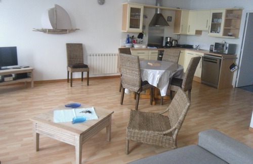 Saint-Vaast-la-Hougue Cabaña | apartamento en el puerto de st vaast con terraza vista al mar clasificada 3 estrellas