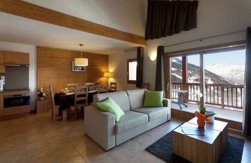 Sainte-Foy-Tarentaise Apartamento | Moderno apartamento cerca del telesilla en un pueblo con encanto