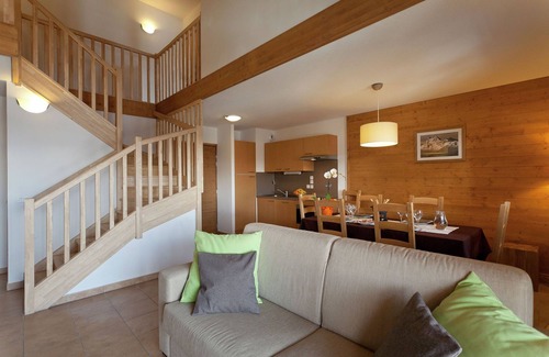 Sainte-Foy-Tarentaise Apartamento | Moderno apartamento cerca del telesilla en un pueblo con encanto