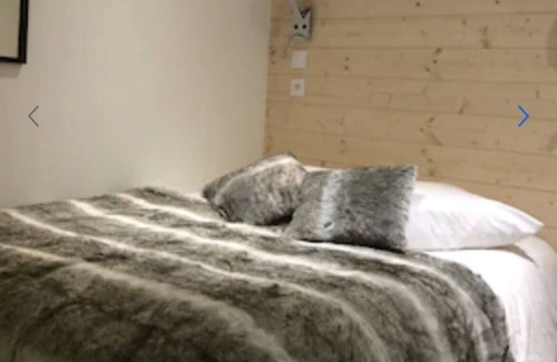 Saint-Jacques-des-Blats Apartamento | Apartment
