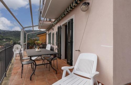 Diano San Pietro Apartamento | Apartment Francesca by Interhome