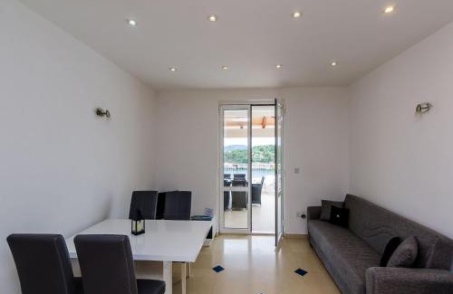 Stikovica Apartamento | Apartment Franceska -Two-Bedroom Apartment with Terrace and Sea View