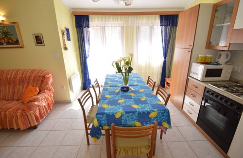 Artatore Apartamento | App Franka 1 near the beach with BBQ and Terrace