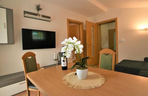 Schwendau Apartamento | Apartment Franz by Interhome