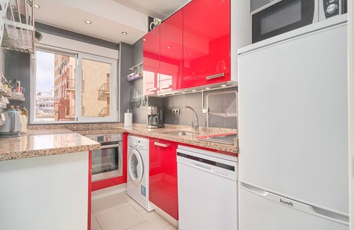 Torrenueva Apartamento | Apartment 'Frente Al Mar Y A Pie De Playa' with Balcony, Wi-Fi and Air Conditioning