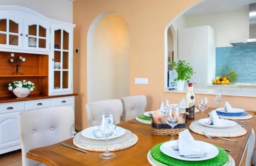 Calpe Apartamento | Apartment Frentemar 01 by Interhome